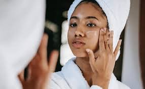 Leia mais sobre o artigo Rotina de Skincare para Iniciantes: O Guia Definitivo em 4 Passos Simples